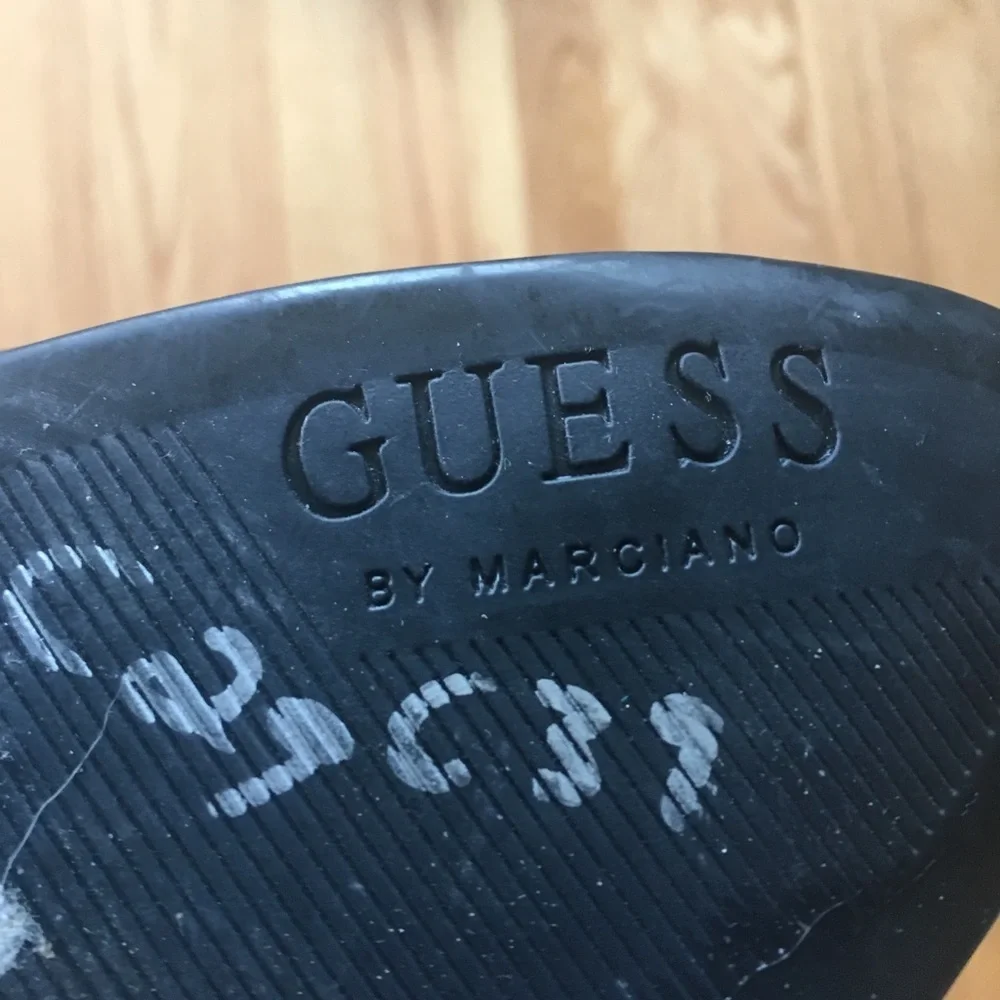 Guess black patent leather heels
